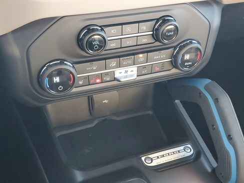 Used 2023 Ford Bronco Wildtrak image 18