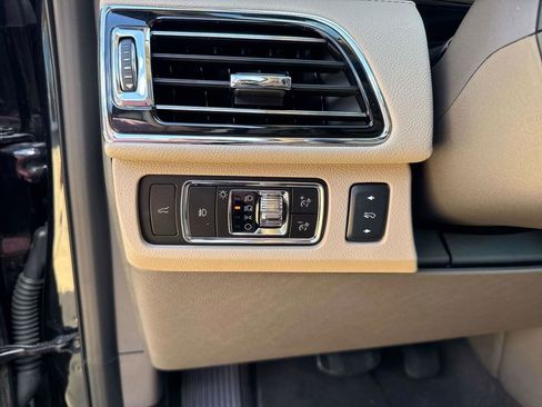 Certified 2024 Lincoln Navigator Reserve image 23