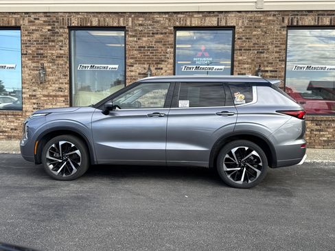 Used 2022 Mitsubishi Outlander SEL image 2