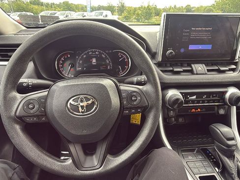 Used 2023 Toyota RAV4 LE AWD/4WD image 27