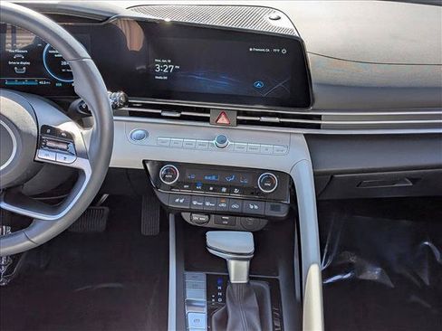 Used 2025 Hyundai Elantra Limited FWD image 12