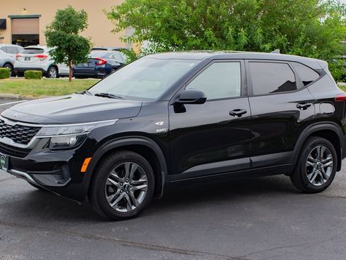 Used 2021 Kia Seltos LX AWD/4WD image 4
