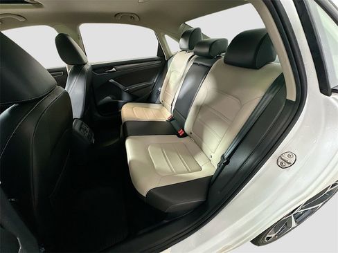 Used 2020 Volkswagen Passat 2.0T R-Line image 26