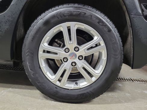 Used 2024 GMC Terrain SLE image 6