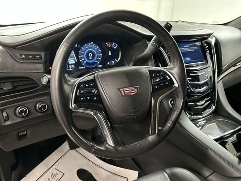Used 2020 Cadillac Escalade Platinum AWD/4WD image 4