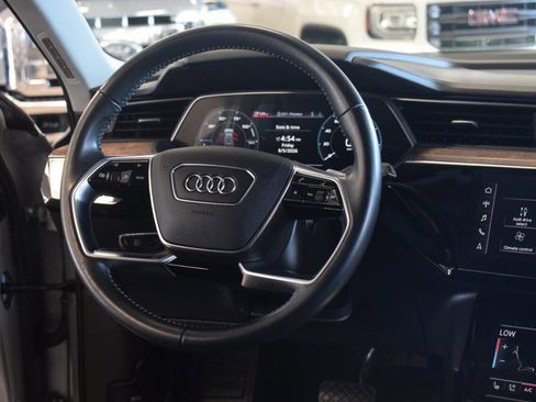 Used 2019 Audi e-tron Prestige w/ Prestige Package AWD/4WD image 49