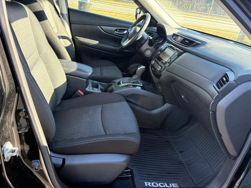 Used 2020 Nissan Rogue SV w/ Sun & Sound Touring Package image 18