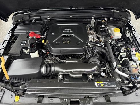 Used 2020 Jeep Wrangler Unlimited Sahara image 22