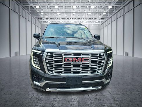 Used 2025 GMC Yukon Denali AWD/4WD image 3