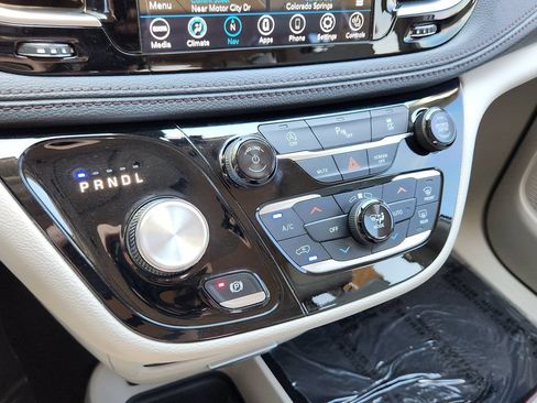 Used 2020 Chrysler Pacifica Limited FWD image 10