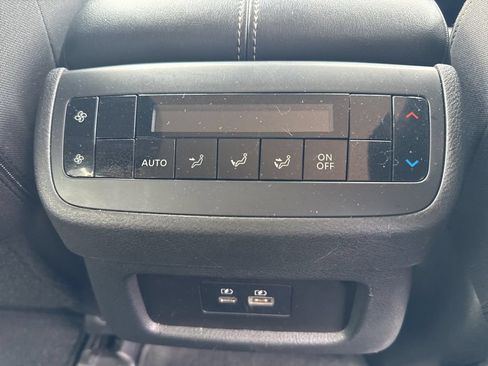 Used 2025 Nissan Pathfinder SV FWD image 14