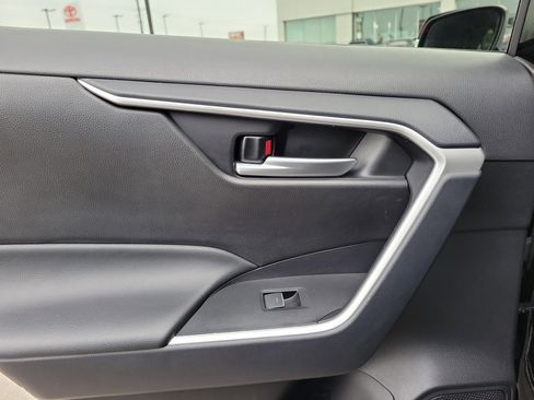 Used 2025 Toyota RAV4 XLE image 12