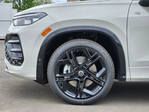 New 2026 Volkswagen Tiguan SE R-Line AWD/4WD image 8