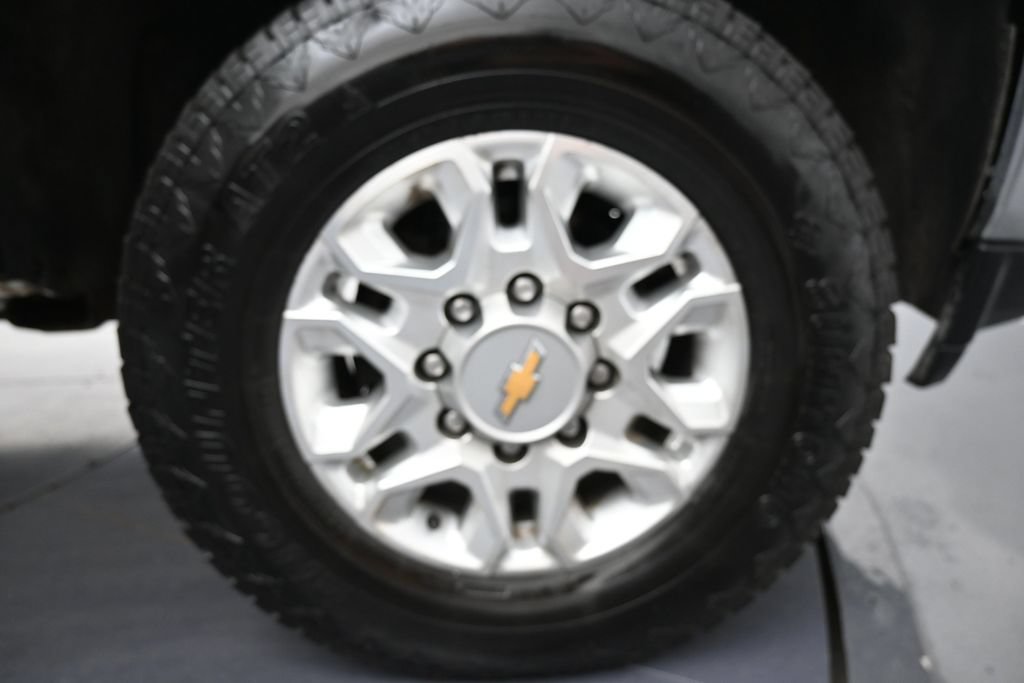Used 2023 Chevrolet Silverado 2500 LT AWD/4WD image 32