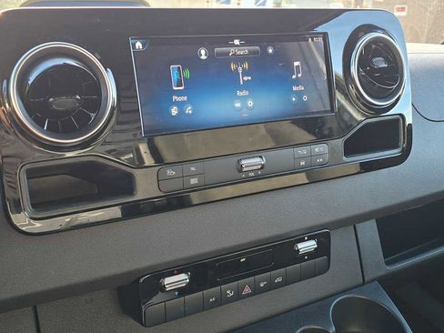 Used 2025 Mercedes-Benz Sprinter 2500 image 35