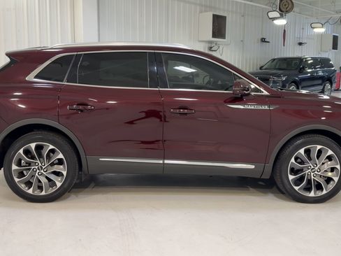 Used 2023 Lincoln Nautilus Reserve AWD/4WD image 2