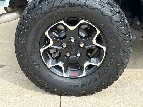 Used 2023 Jeep Wrangler Unlimited Rubicon w/ Cold Weather Group image 10