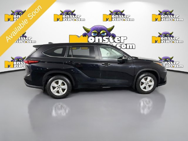 Used 2023 Toyota Highlander LE AWD/4WD image 4