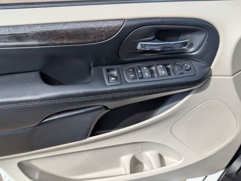 Used 2019 Dodge Grand Caravan SE FWD image 15