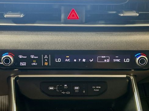 Used 2025 Kia Carnival EX FWD image 14