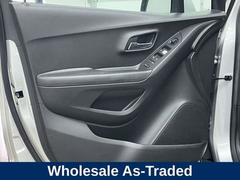 Used 2018 Chevrolet Trax LT w/ LT Convenience Package AWD/4WD image 15