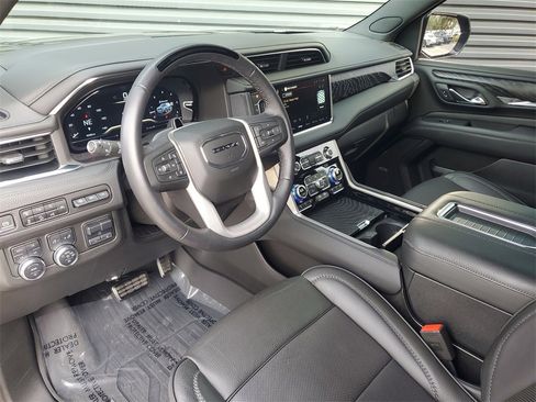 Used 2024 GMC Yukon Denali w/ Denali Reserve Package image 4
