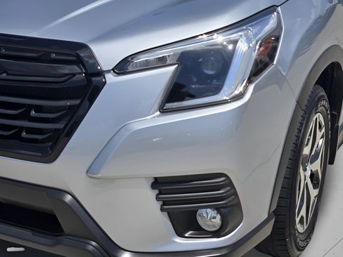Used 2023 Subaru Forester Premium AWD/4WD image 32