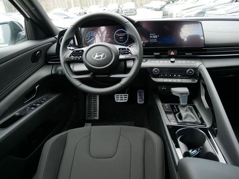 New 2025 Hyundai Elantra SEL FWD image 8