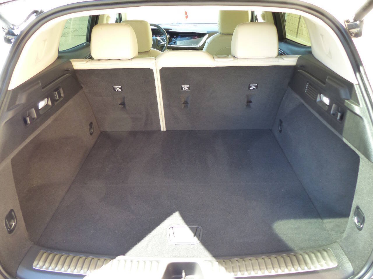 Used 2021 Buick Envision Essence FWD image 23