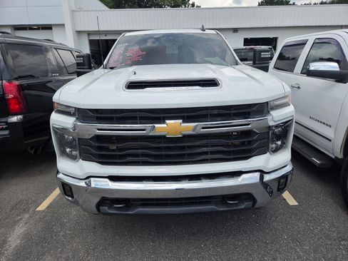Used 2024 Chevrolet Silverado 2500 LT AWD/4WD image 2
