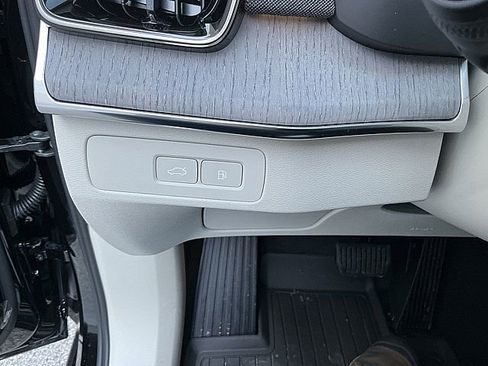 New 2026 Volvo XC90 T8 Ultra w/ Protection Package Premier image 18