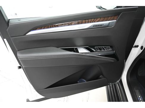 Used 2025 Cadillac Escalade Sport Platinum image 8