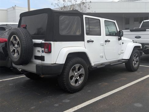 Used 2017 Jeep Wrangler Unlimited Sahara w/ Connectivity Group image 4