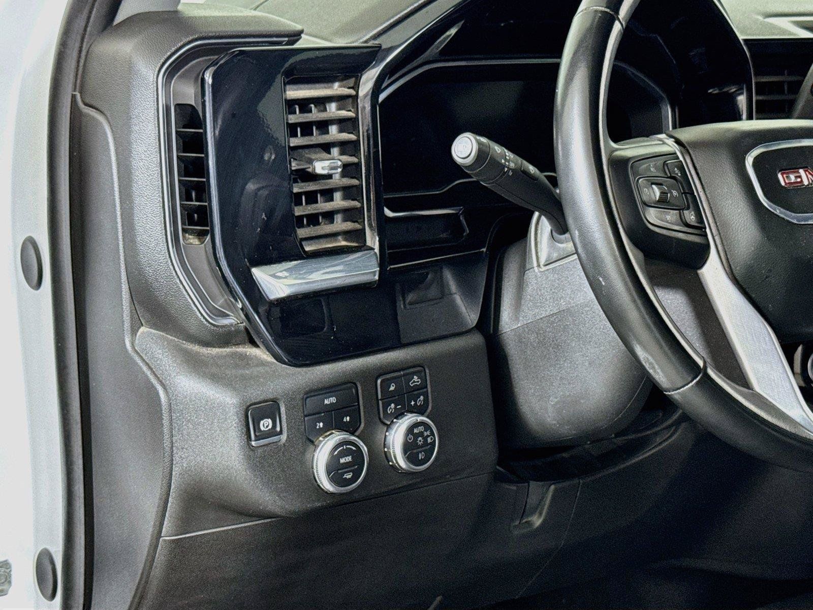 Used 2025 GMC Sierra 1500 SLT AWD/4WD image 8