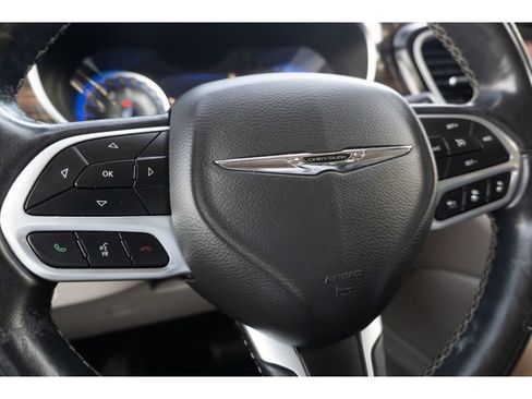 Used 2022 Chrysler Pacifica Limited FWD image 31