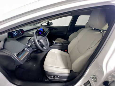 Used 2024 Toyota Prius XLE FWD image 14