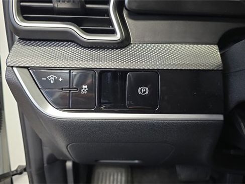 Used 2023 Kia Sportage LX image 25
