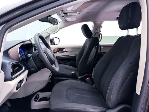 Used 2017 Chrysler Pacifica Touring FWD image 13