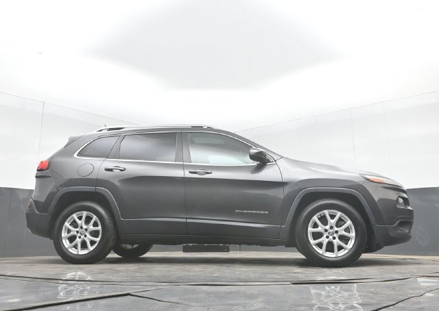 Used 2015 Jeep Cherokee Latitude w/ Comfort/Convenience Group FWD image 48