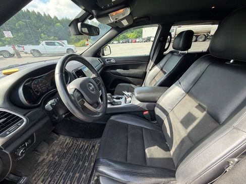 Used 2019 Jeep Grand Cherokee Altitude AWD/4WD image 10