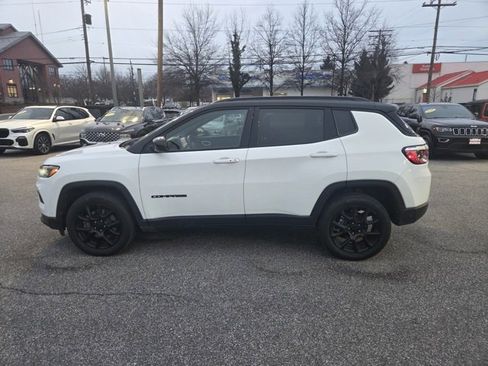 Used 2024 Jeep Compass Latitude w/ Sun and Sound Group image 27