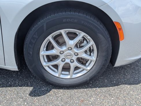 Used 2024 Chrysler Pacifica Touring-L FWD image 10