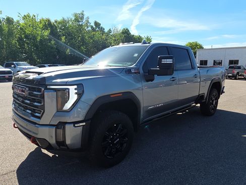 Used 2024 GMC Sierra 2500 AT4 w/ AT4 Premium Plus Package AWD/4WD image 4