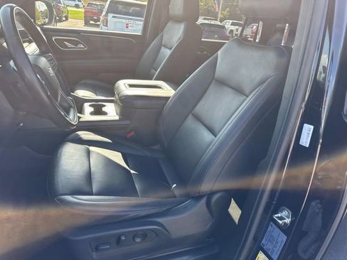 Used 2023 Chevrolet Suburban LT image 30
