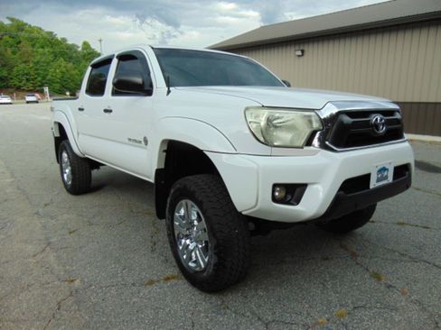 Used 2013 Toyota Tacoma 4x4 Double Cab w/ SR5 Pkg image 16