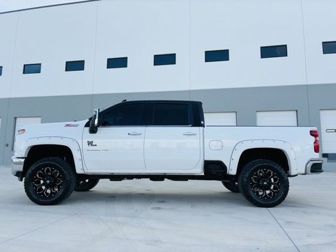 Used 2020 Chevrolet Silverado 2500 LTZ w/ LTZ Premium Package image 3