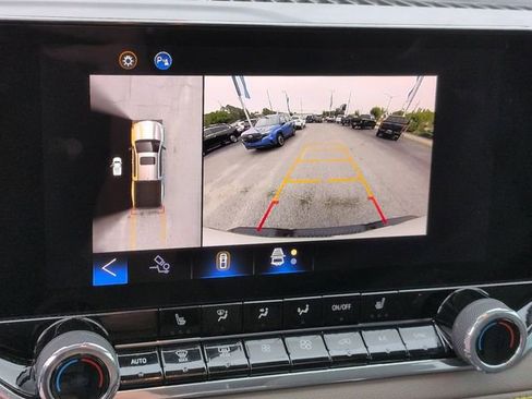 Used 2024 Chevrolet Colorado ZR2 w/ Technology Package AWD/4WD image 24