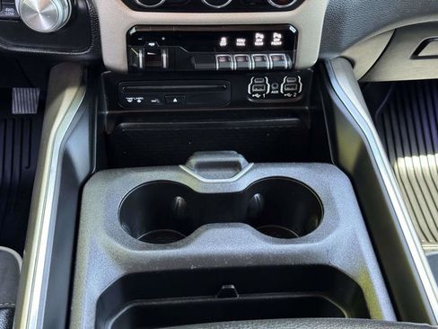 Used 2019 RAM 1500 Laramie AWD/4WD image 9