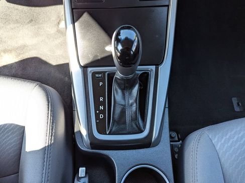 Used 2016 Hyundai Elantra SE FWD image 17