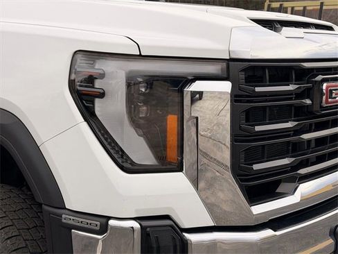 Used 2024 GMC Sierra 2500 Pro w/ Convenience Package image 24